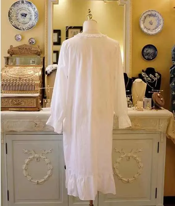 قميص نوم من القطن الأبيض للسيدات Women's white cotton nightgown
